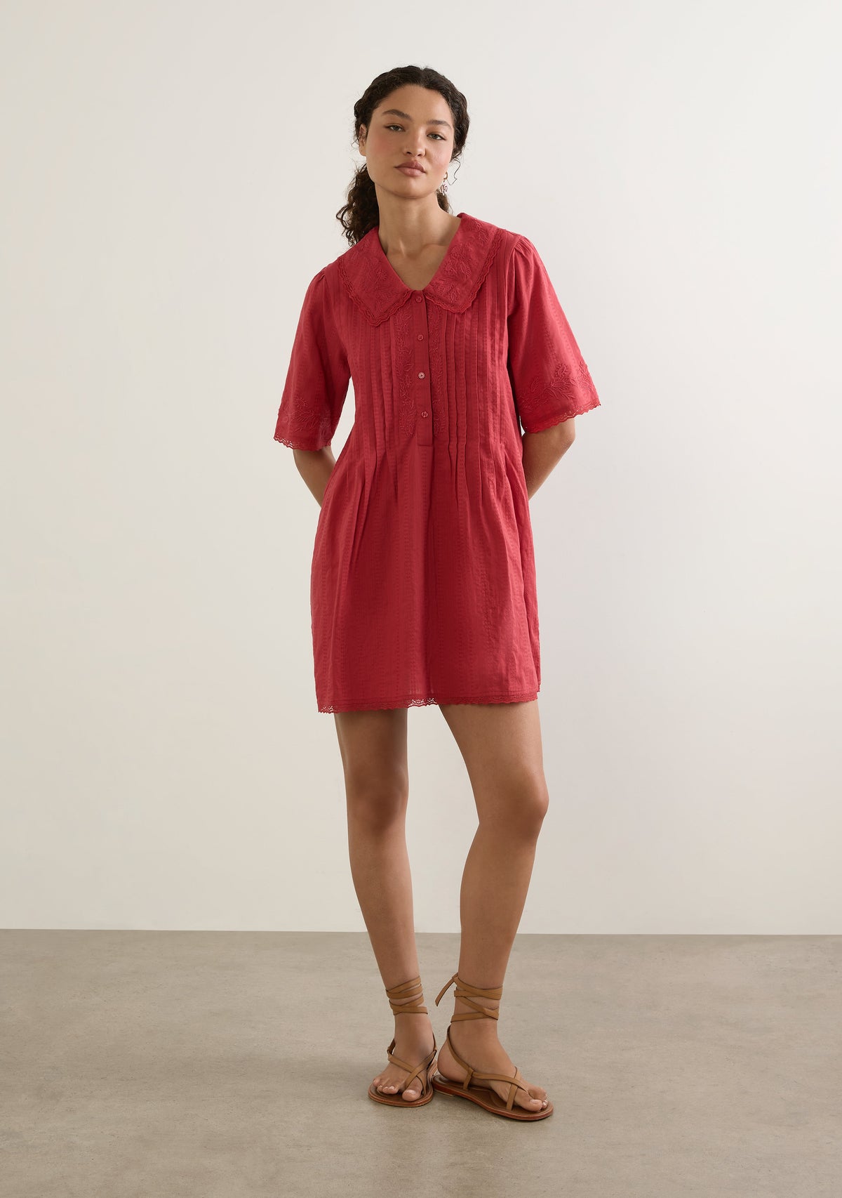 Lennon - Vestido Rojo Bordado