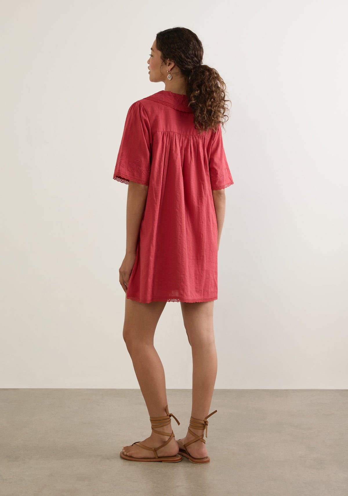Lennon - Vestido Rojo Bordado